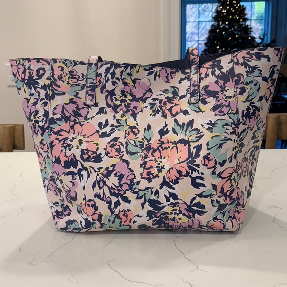 Women's Adrianna Large Reversible Women's Tote - Picture 2 of 8